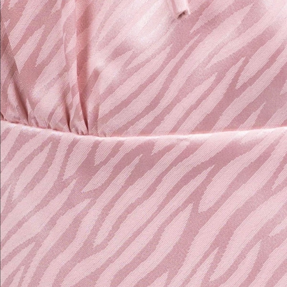 Pink satin mini dress - Picture 5 of 9